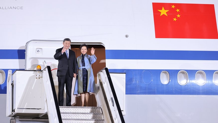 习近平同印度尼西亚当选总统普拉博沃会谈
