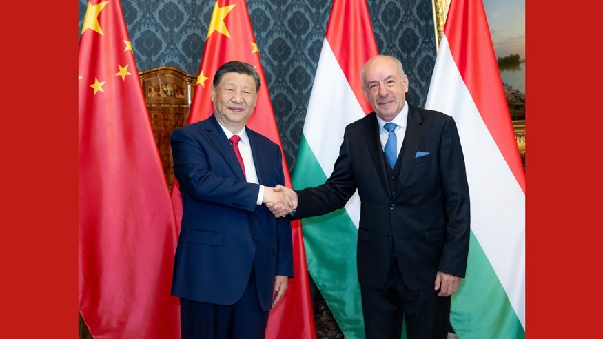 习近平同加蓬过渡总统恩圭马就中加建交
