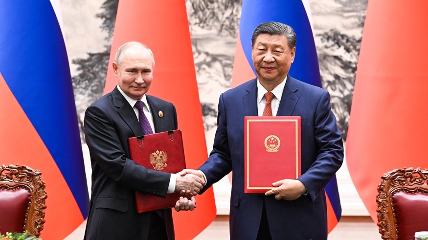 习近平抵达巴黎开始对法国进行国事访问