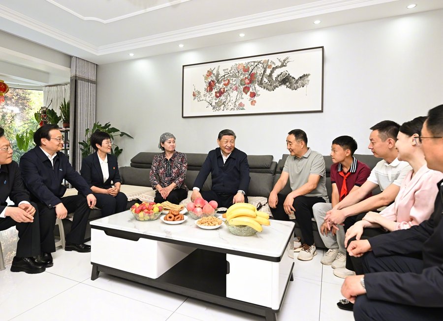 习近平同俄罗斯总统普京在中南海小范围
