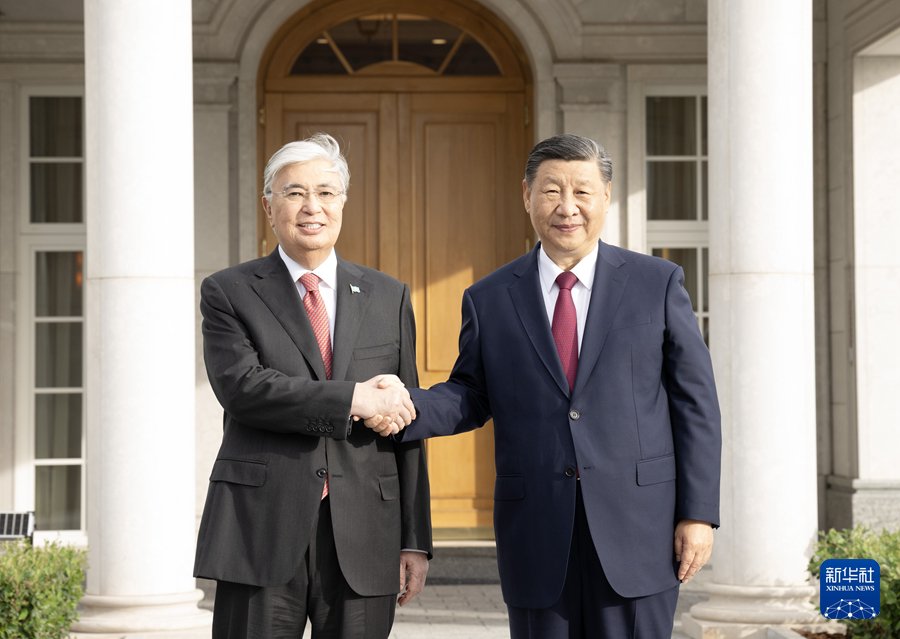 习近平同马来西亚最高元首易卜拉欣就中