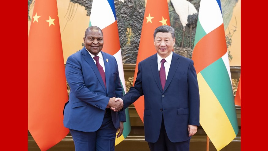 习近平会见肯尼亚总统鲁托