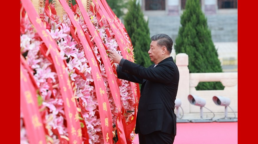 习近平会见布隆迪总统恩达伊施米耶