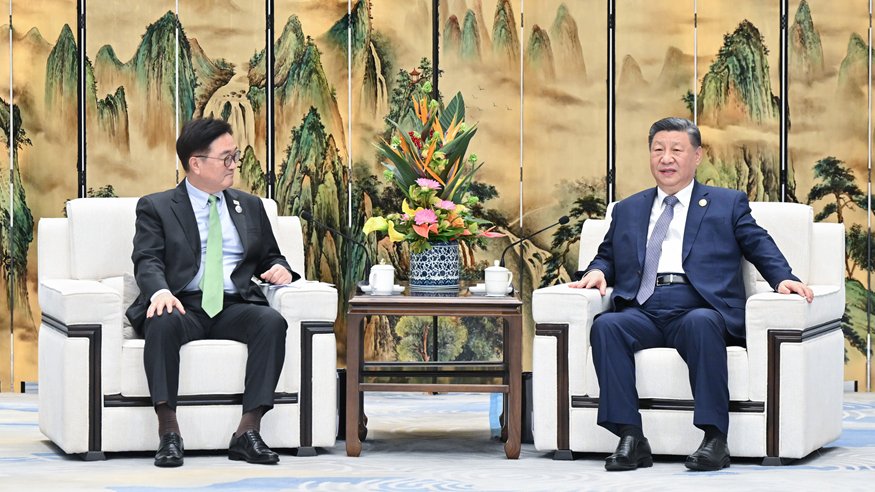 习近平同欧洲理事会主席科斯塔通电话