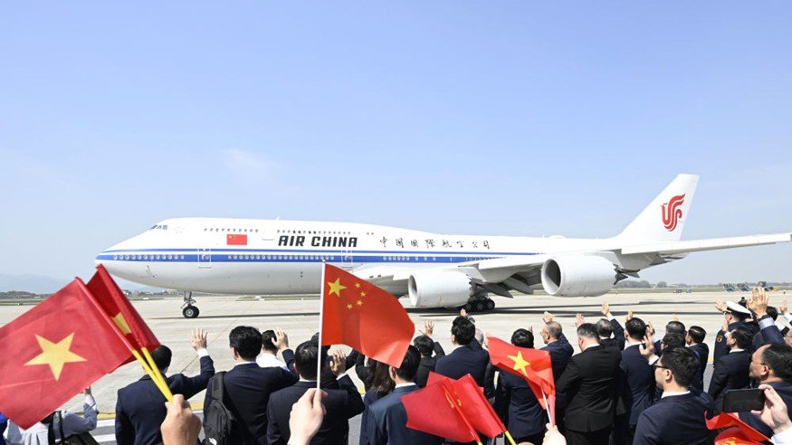 习近平会见孟加拉国临时政府首席顾问尤