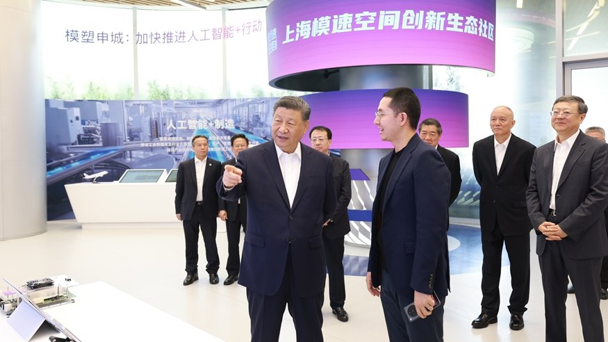 习近平抵达吉隆坡对马来西亚进行国事访