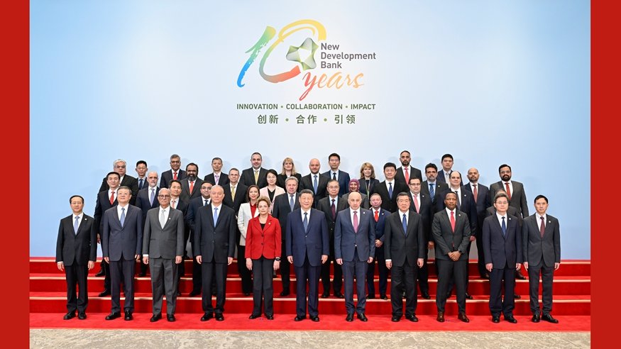 习近平会见马来西亚最高元首易卜拉欣