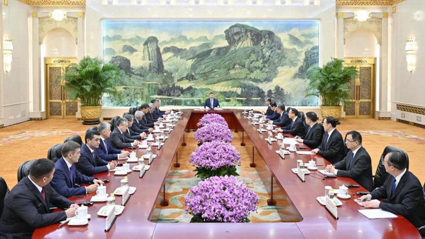 习近平会见澳大利亚总理阿尔巴尼斯