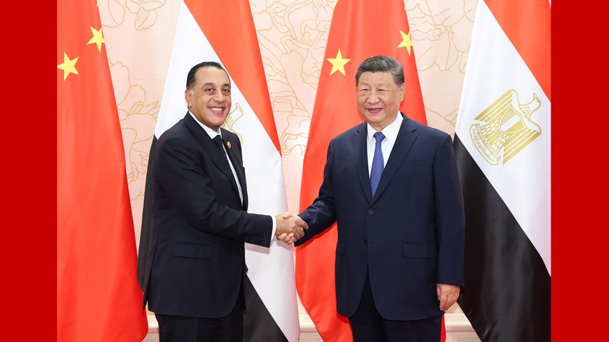 习近平会见巴基斯坦总理夏巴兹