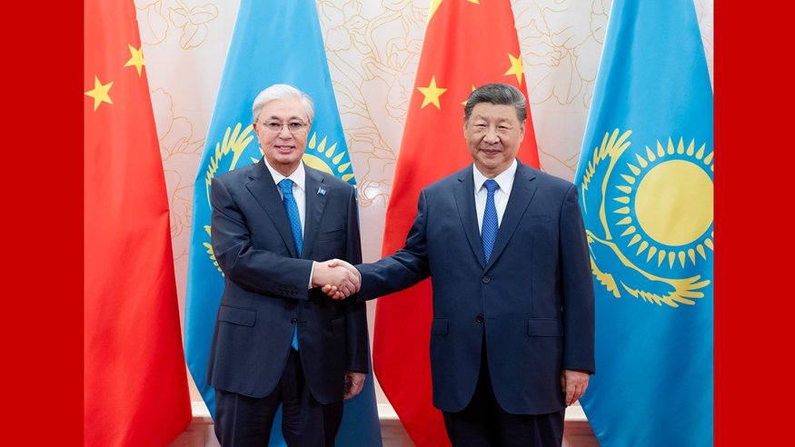习近平会见塔吉克斯坦总统拉赫蒙
