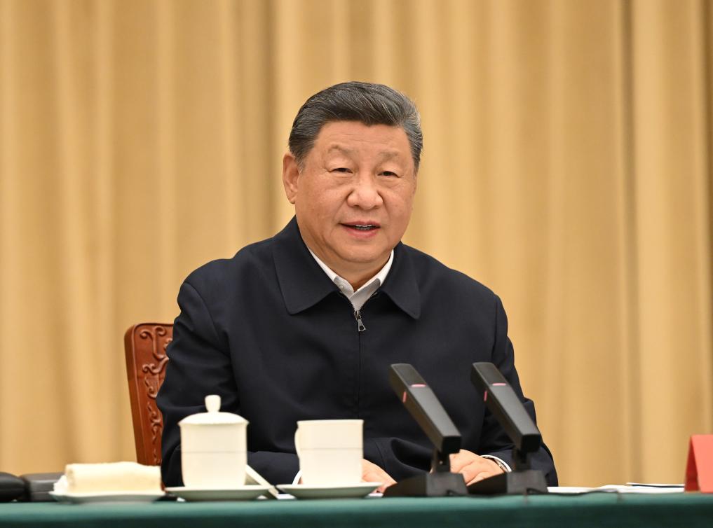 习近平在出席新疆维吾尔自治区成立70
