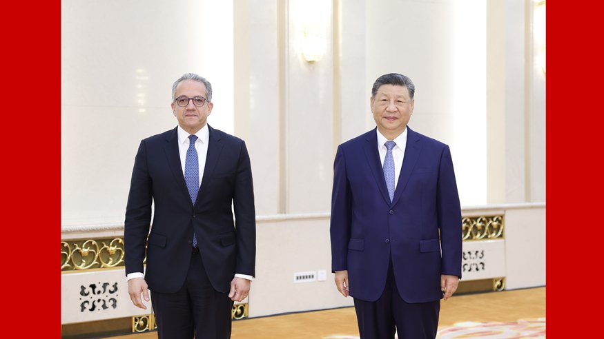 习近平和彭丽媛观看朝鲜专场文艺演出