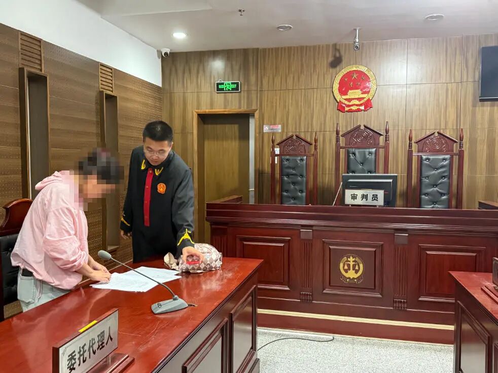 起诉索要 1 万元误工费